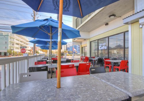 seabay-hotel-outdoor-seating